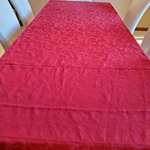 Tablecloth 54x116 in Burgundy With 17 18x18 Napkins